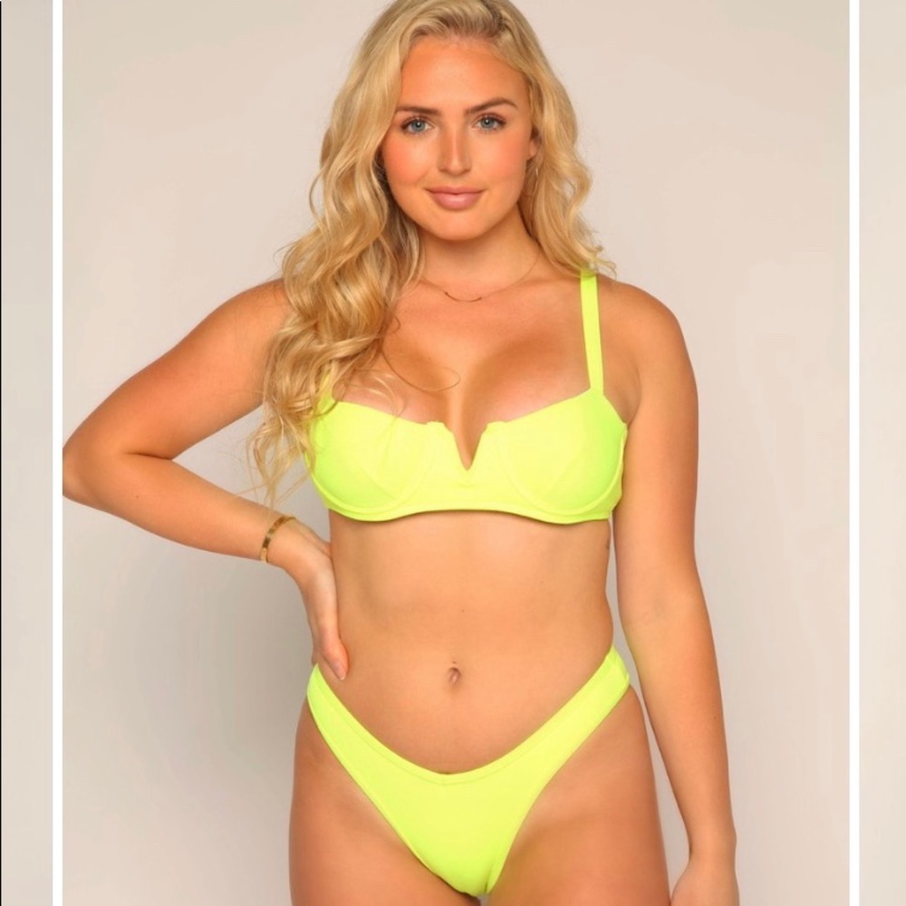 Sunny Bunny Bikini!👙🌴